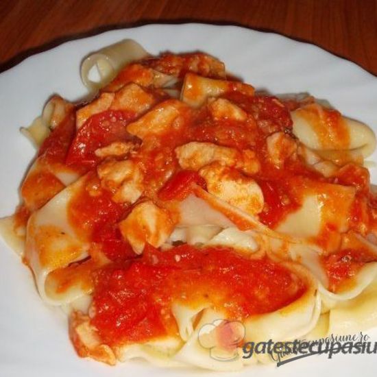 Pappardelle cu pui si rosii cherry